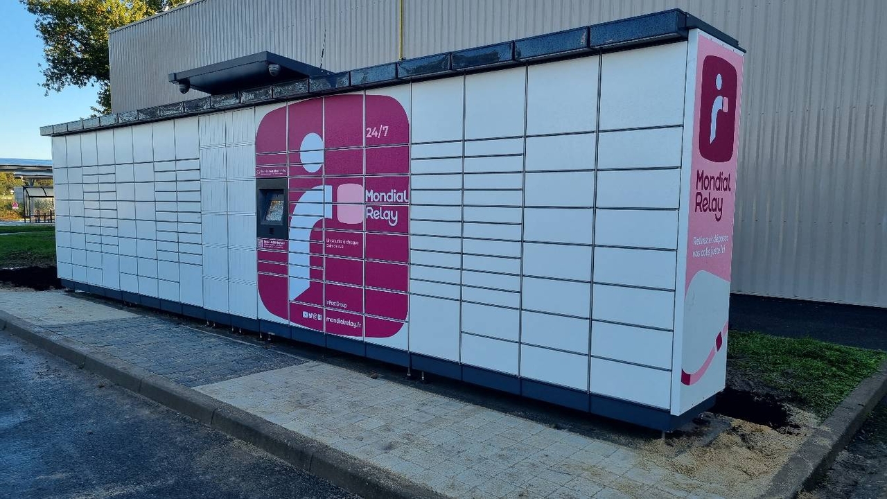 Locker 24/7 Carrefour Market Saint-Aubin-Du-Cormier, 28 28 Rue de Rennes, 35140 Saint-Aubin-du-Cormier