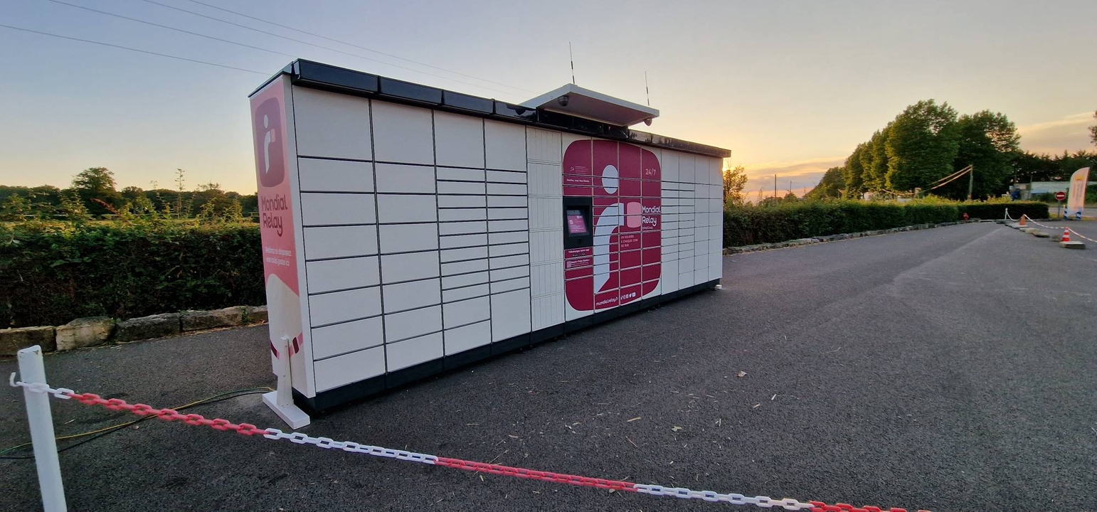 Locker 24/7 Station Esso Cussy-Les-Forges, 6 6 Route nationale, 89420 Cussy-les-Forges