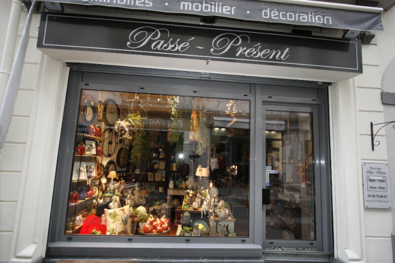 Passe Present, 58 Rue Nationale, 74500 Evian les Bains