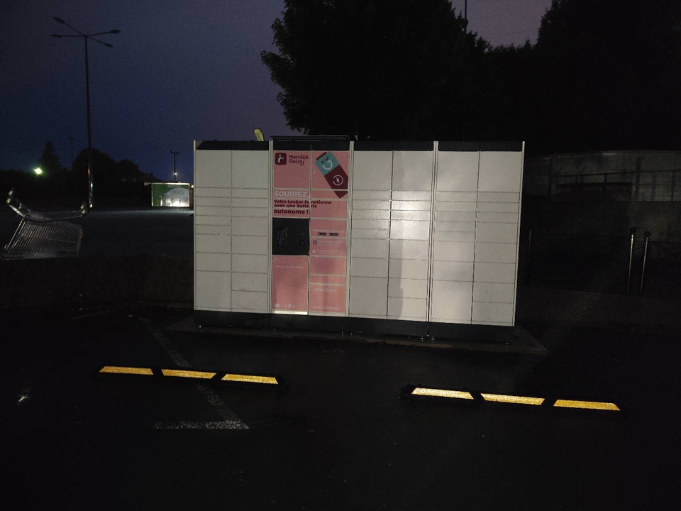 Locker 24/7 Auchan, 91 91 Avenue de Verdun, 02500 Hirson