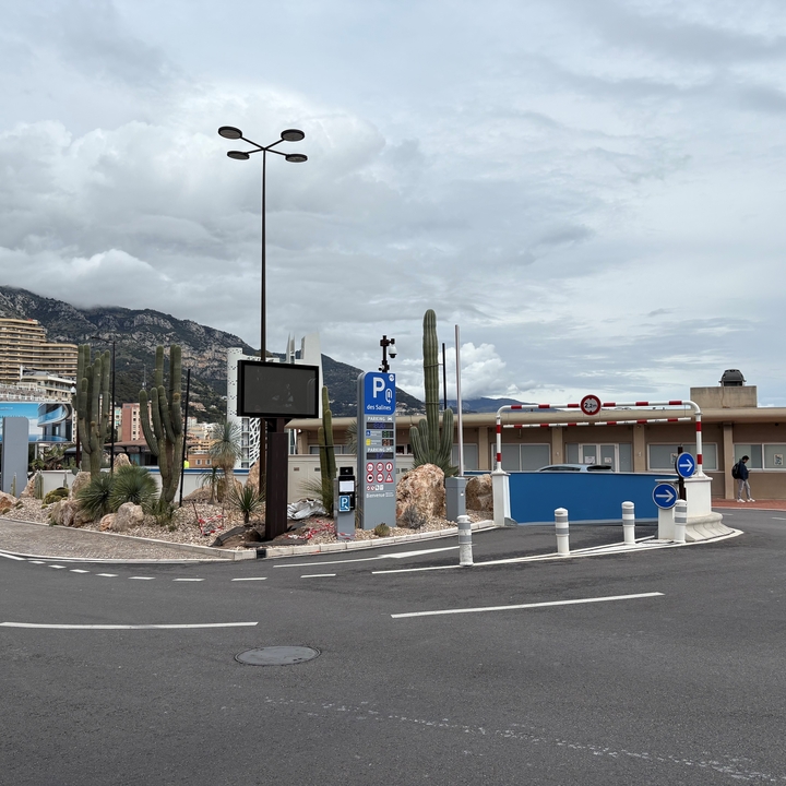 PLACE DES SERVICES Parking des Salines 1er étage, 95 Boulevard du Jardin Exotique, 98000 Monaco