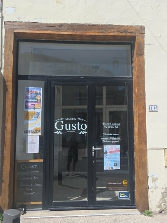 Maison Gusto, 10 Place du 11 Novembre 1918, 30150 Saint-Geniès-de-Comolas