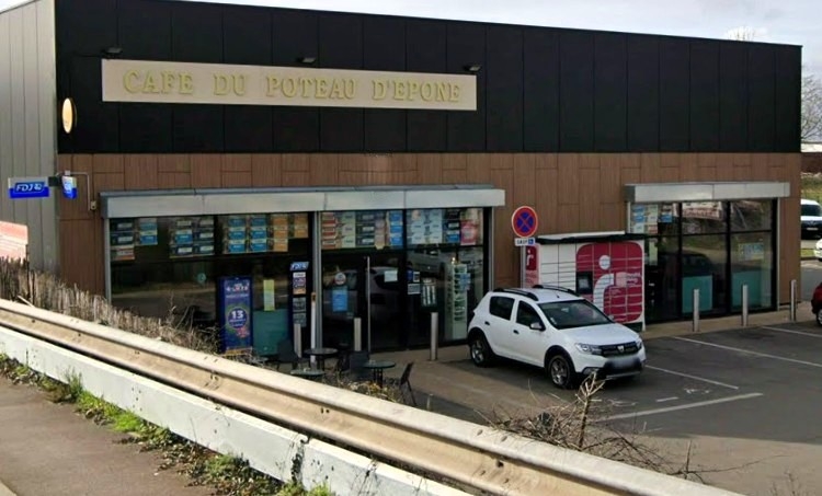 Locker 24/7 Cafe du Poteau, 2 2 Avenue du 19 Août 1944, 78680 Épône