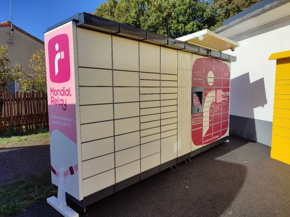 Locker 24/7 Parking Station Avia la Chaize Vicomte, 31 4 Allée du Parc des Sports, 85310 La Chaize-le-Vicomte