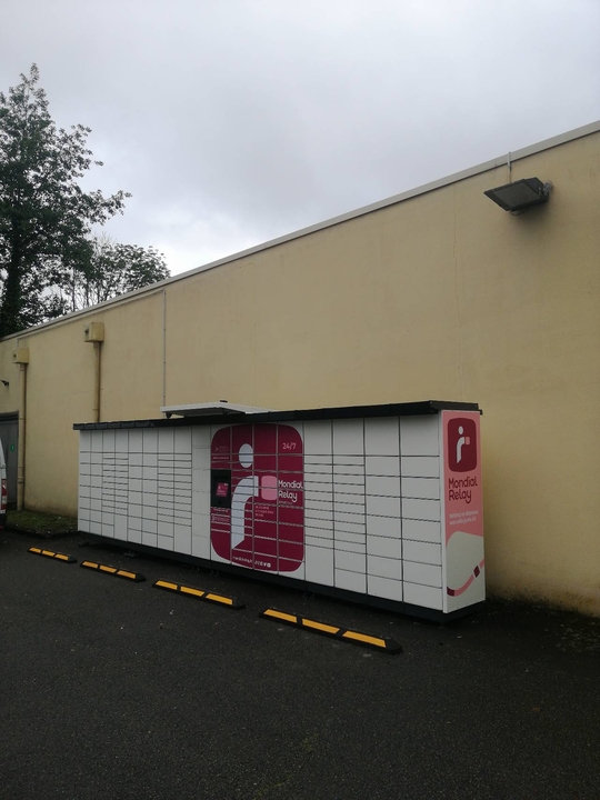 Locker 24/7 Carrefour Contact 72540 Loué, 27 27 Rue de la Libération, 72540 Loué