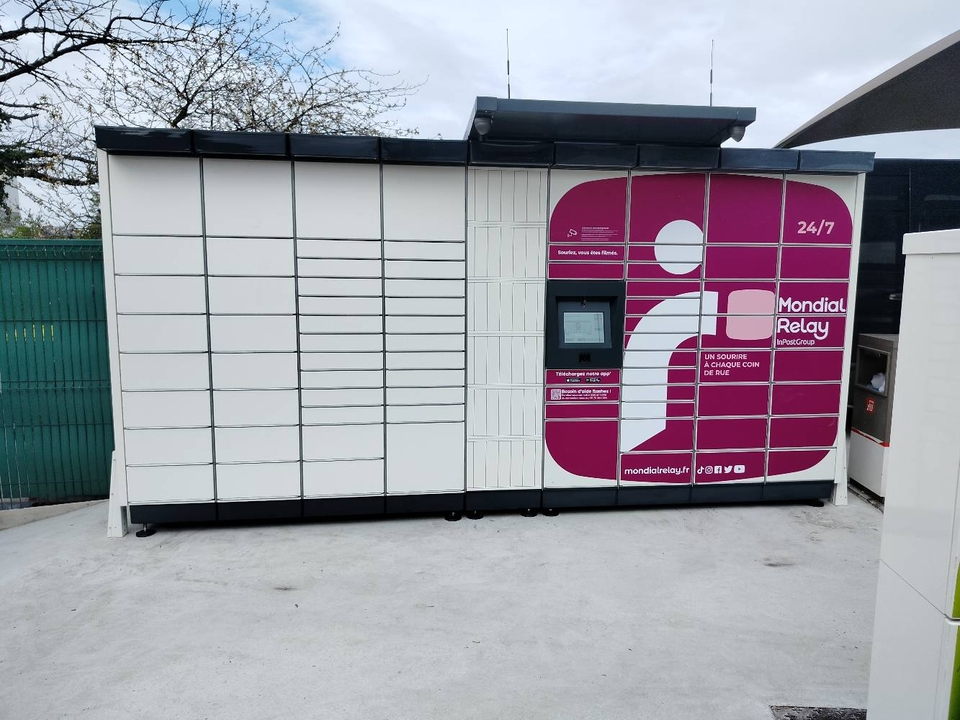 Locker 24/7 Total Energies Décines-Charpieu, 397 397 Avenue Jean Jaurès, 69150 Décines-Charpieu
