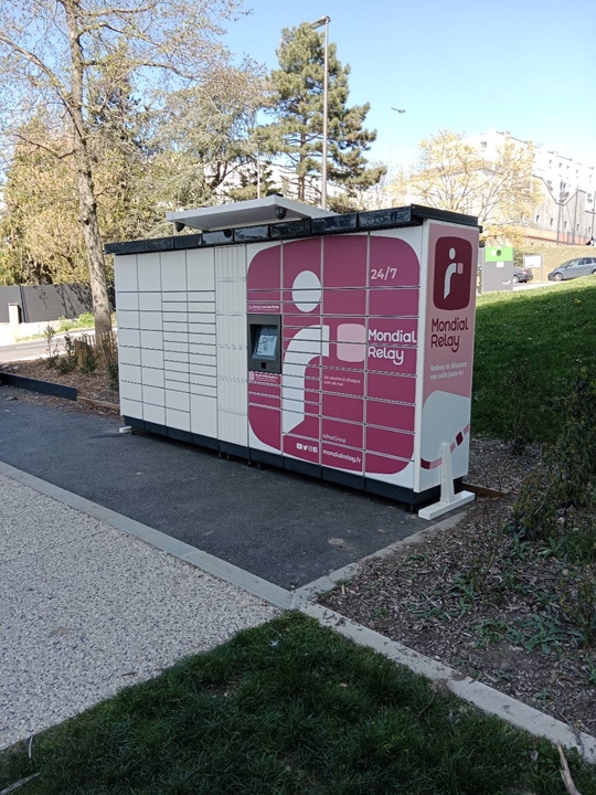 Locker 24/7 Res Allee Giacomo Puccini 42000 St Etienne, 6 6 Allée Giacomo Puccini, 42000 Saint-Étienne