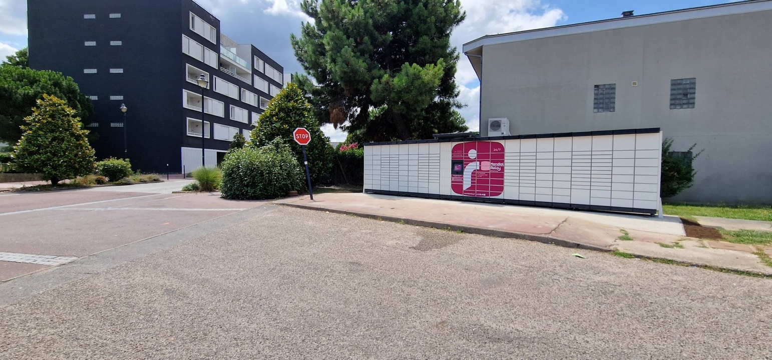 Locker 24/7 Esso Express Cenon, 138 Avenue René Cassagne, 33150 Cenon