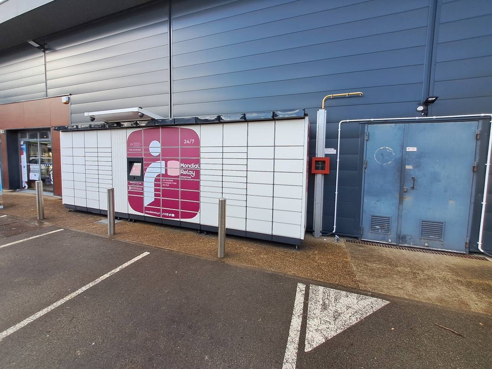 Locker 24/7 Carrefour City 29000 Quimper, 27 27 Route de Dournenez, 29000 Quimper