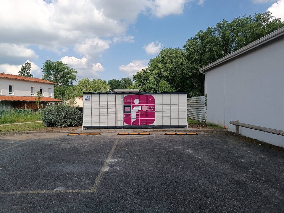 Locker 24/7 Aldi 33450 Izon, 25 25 Avenue de Cavernes, 33450 Izon