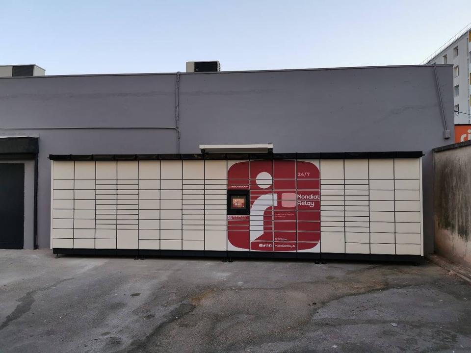 Locker 24/7 le Petit Marche 94000 Creteil, 2 2 Rue Edouard Manet, 94000 Créteil