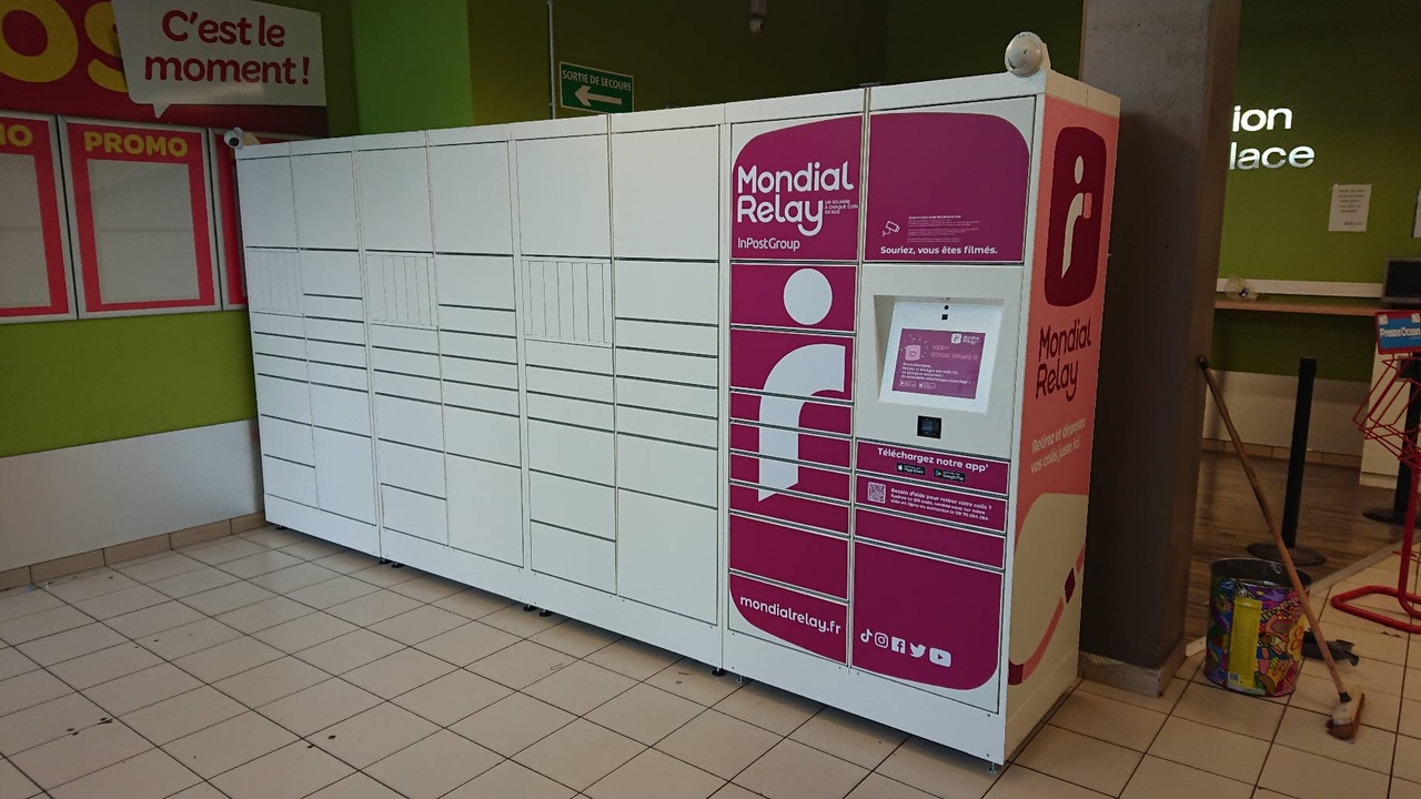 Locker Carrefour Rosa Parks Nantes, 10 22 Boulevard de Berlin, 44000 Nantes
