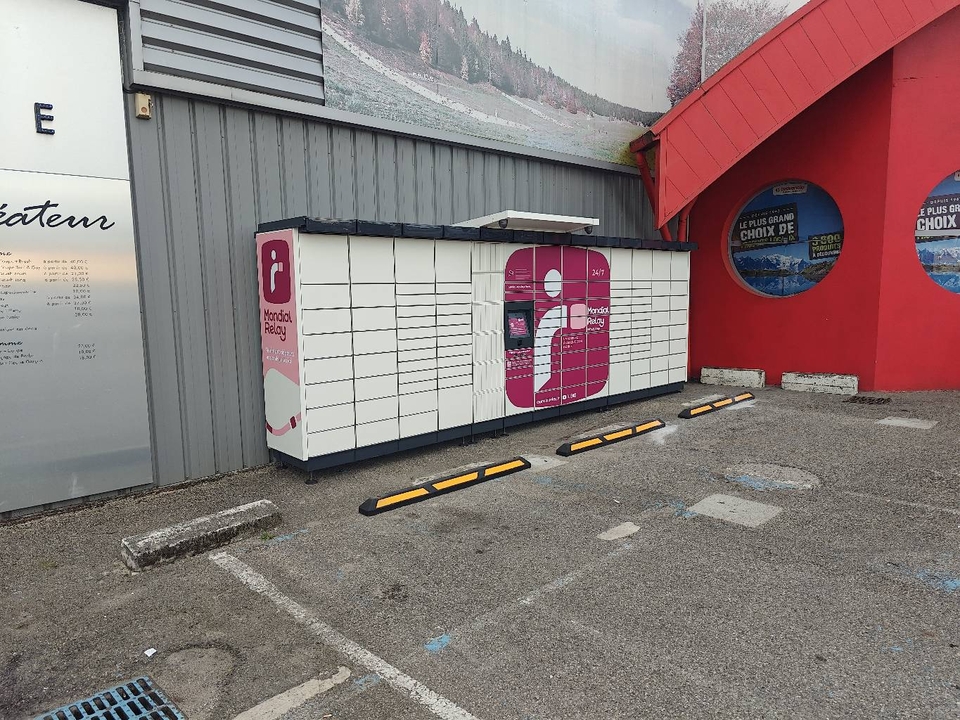 Locker 24/7 Carrefour Market Saint-Clair-de-la-Tour, 1900 1900 Avenue de Savoie, 38110 Saint-Clair-de-la-Tour