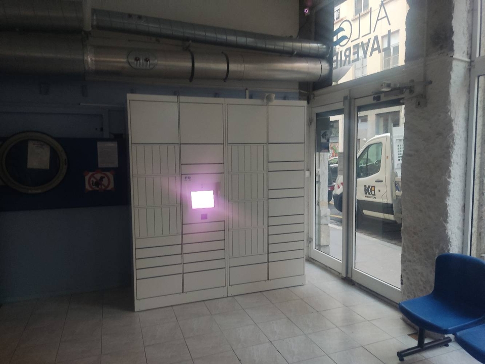 Locker Allo Laverie Villeneuve Lyon 4, 3 12 Rue Perrod, 69004 Lyon