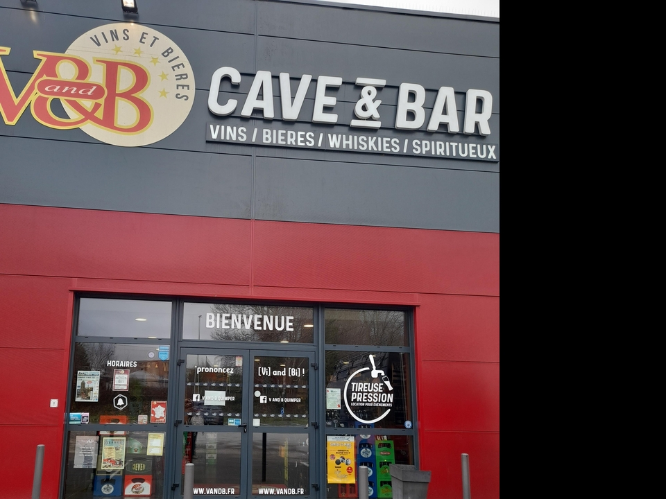 V And B Quimper, 52 Rue de Keradennec, 29000 Quimper