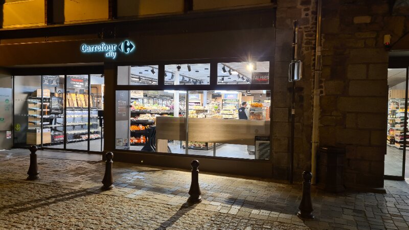 Carrefour City, 9 Rue Porte-Roger, 35300 Fougères