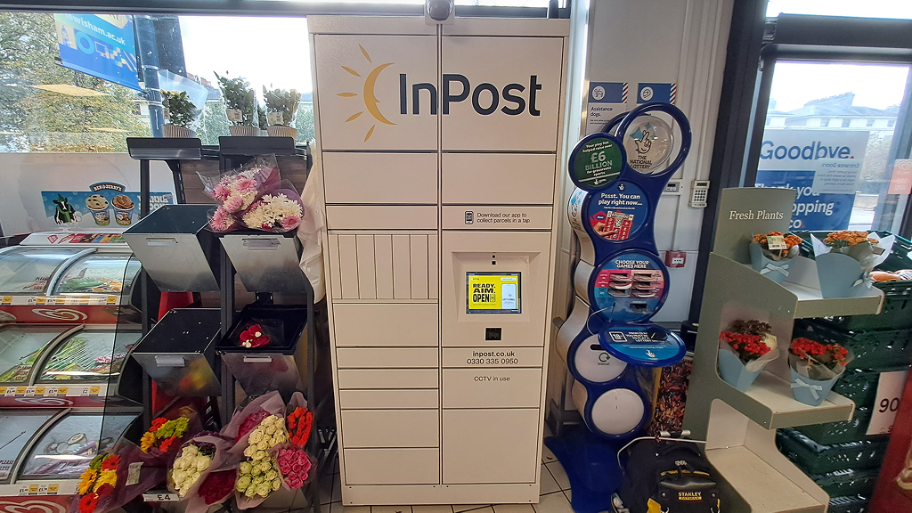InPost's photo of the locker: InPost UK00193100