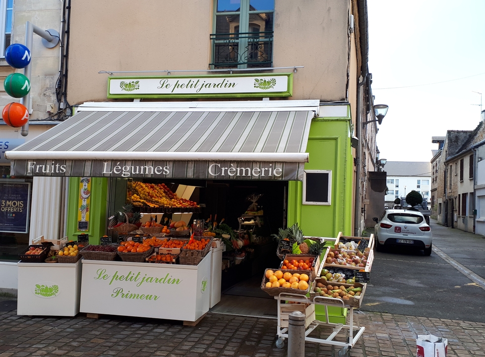 Le Petit Jardin, 73 rue Général de Gaulle, 14440 Douvres-la-Délivrande