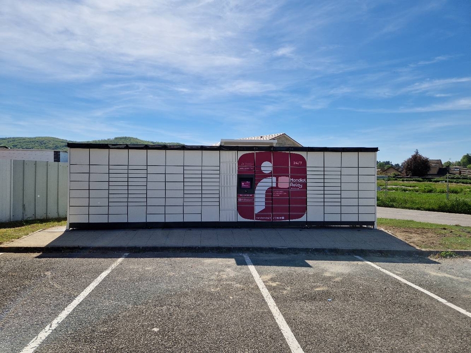 Locker 24/7 Carrefour Market 38460 Crémieu, Route de Lyon, 38460 Villemoirieu