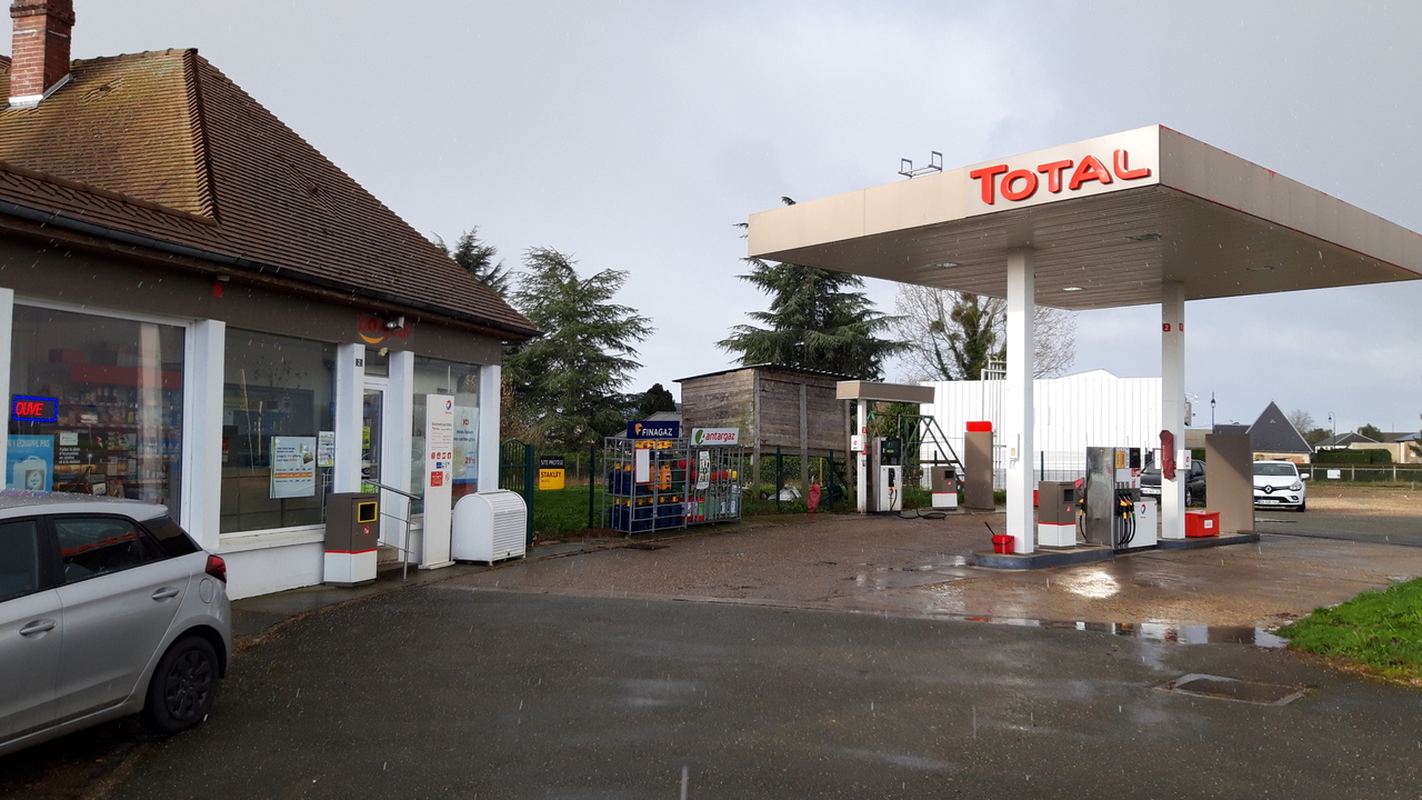 Total, 2 Route Nationale 13, 27170 Écardenville-la-Campagne