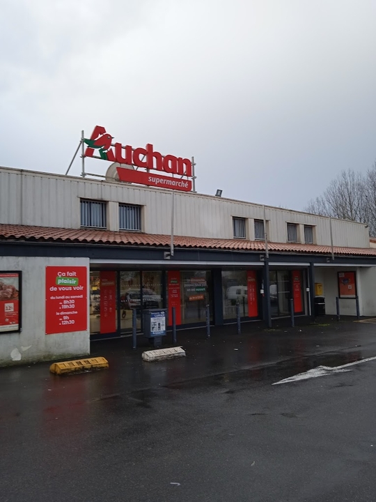 Auchan Supermarche, Route De L'encloitre, 86140 Saint-Genest-d'Ambière