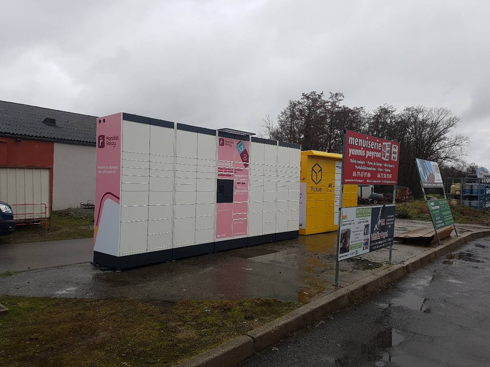 Locker 24/7 Intermarché station service, 562 562 Chemin de Giraud, 42130 Boën-sur-Lignon
