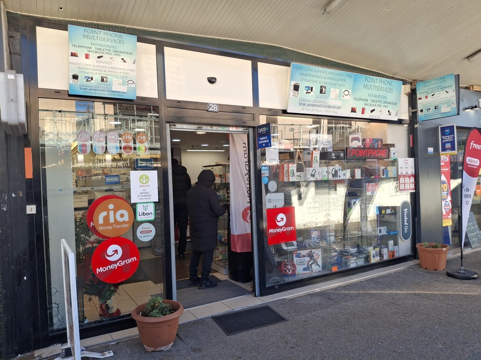 Point Phone, 28 Place de France, 91300 Massy