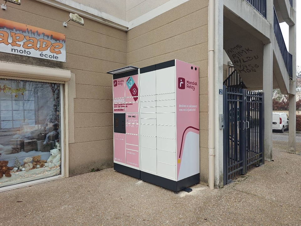 Locker 24/7 Kebab Home, 2 2 Place des droits de l'homme, 78200 Magnanville