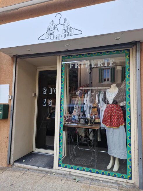 Les Fripons, 83 Avenue Jean Jaurès, 84210 Pernes-les-Fontaines