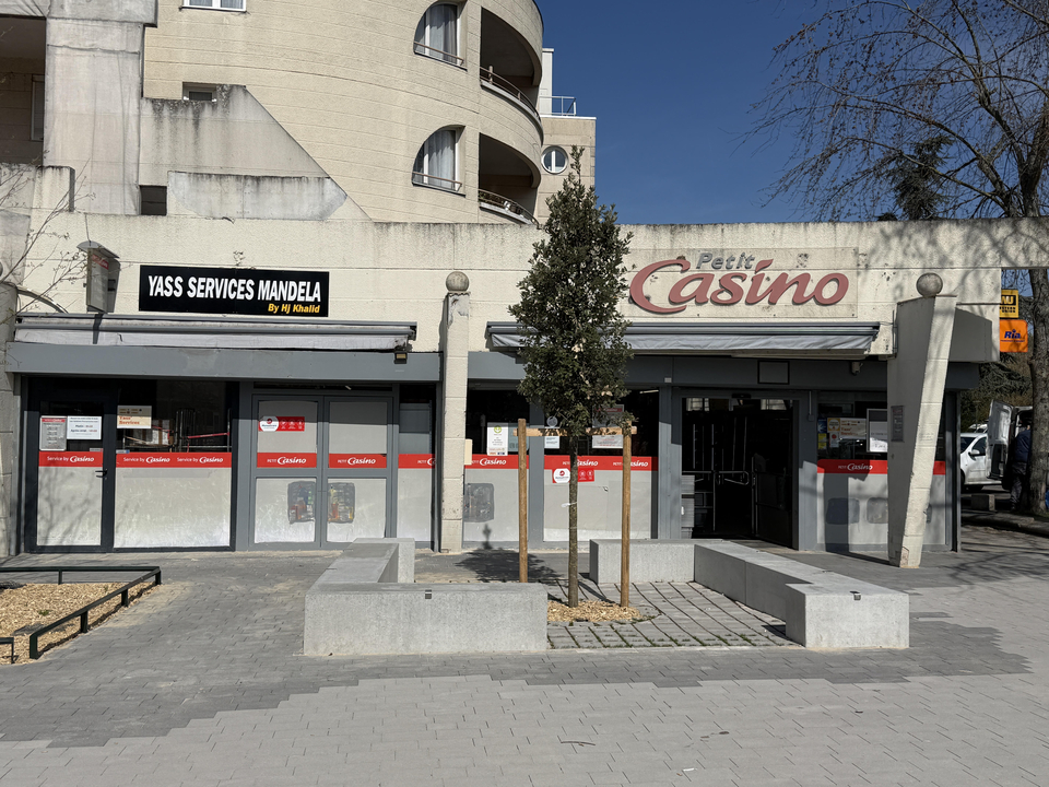 Yass Services, 13 Place Nelson Mandela, 78340 Les Clayes-sous-Bois
