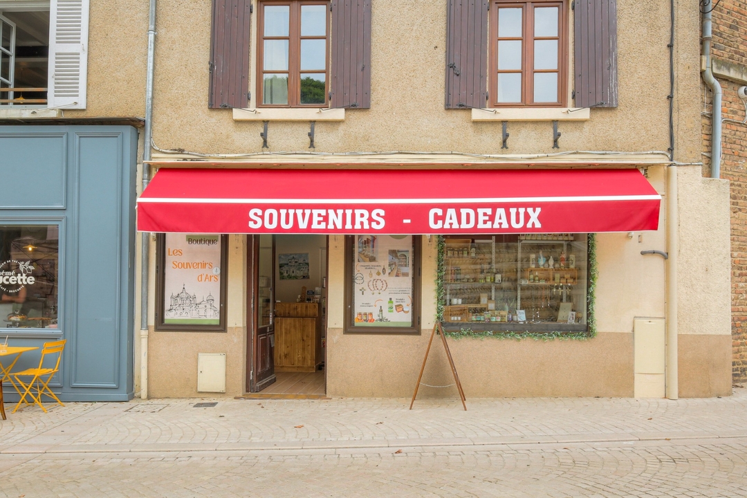 Les Souvenirs d Ars, 450 Rue Jean Marie Vianney, 01480 Ars-sur-Formans