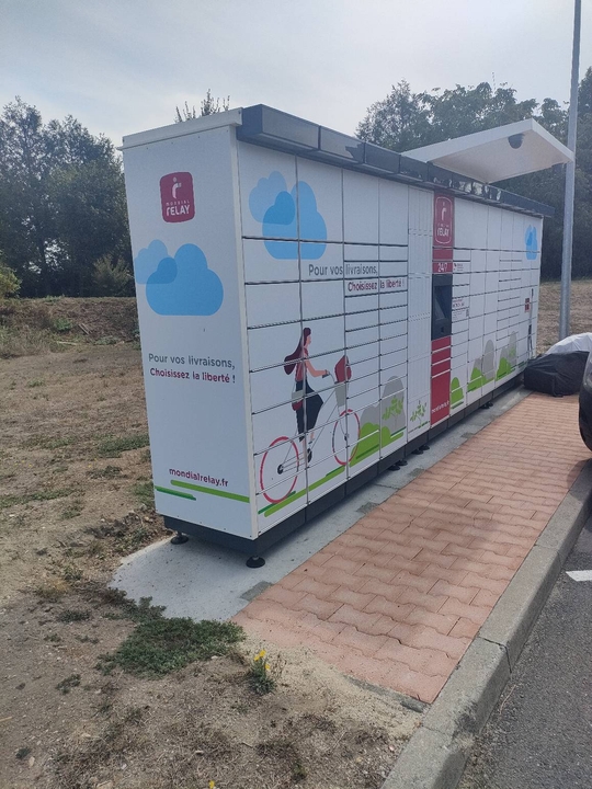 Locker 24/7 Station Essence U Chinon, 4 Rue René Cassin, 37500 Chinon