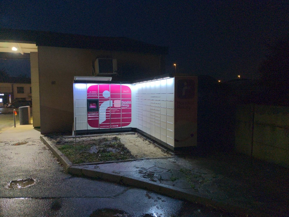 Locker 24/7 Esso Express Rochefort, 1 1 Avenue d'Aunis, 17300 Rochefort