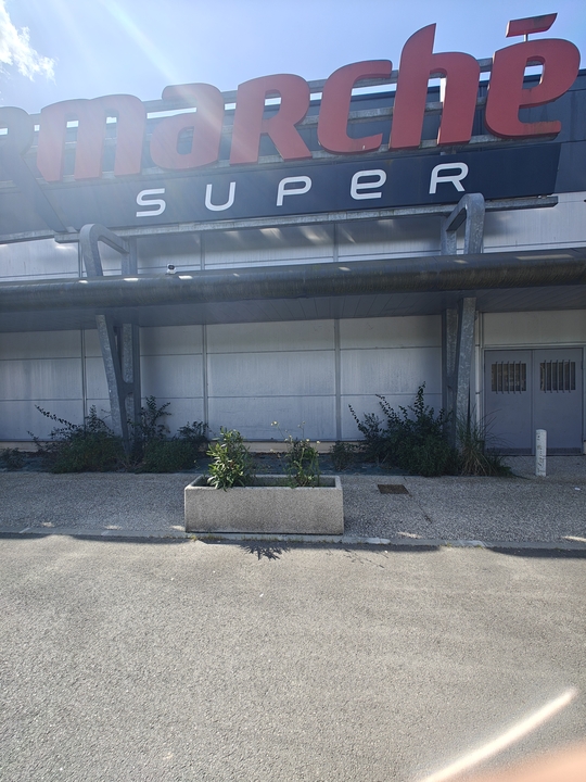 Locker 24/7 Intermarché 27700 Les Andelys, Rue Maréchal Foch, 27700 Les Andelys