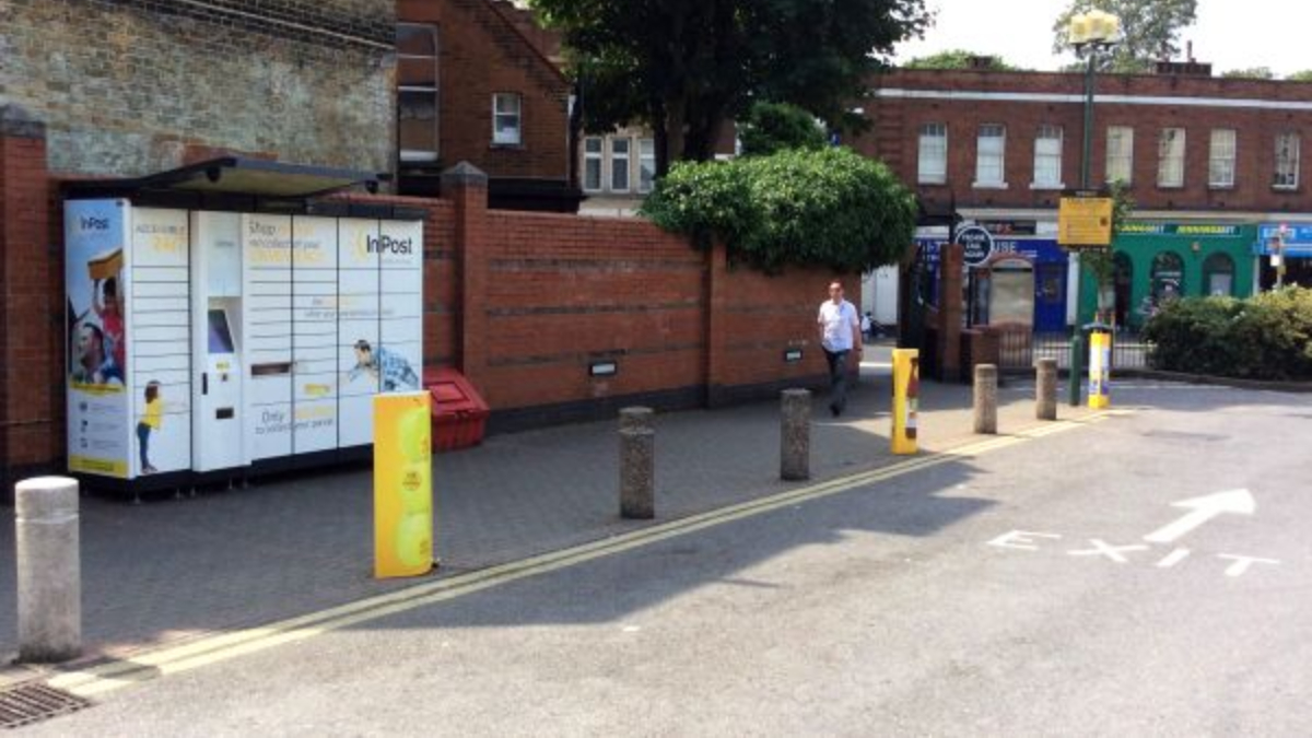 InPost's photo of the locker: InPost UKACT12675