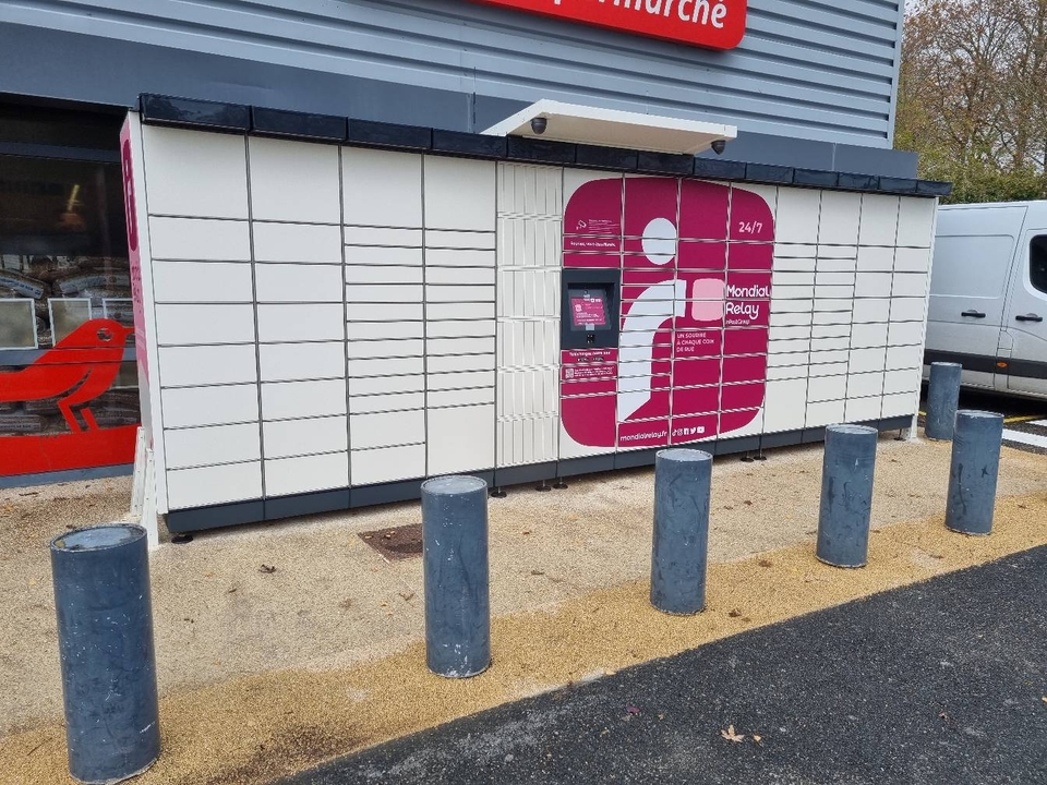 Locker 24/7 Auchan 86110 Mirebeau, ZA - RN 147, 86110 Mirebeau