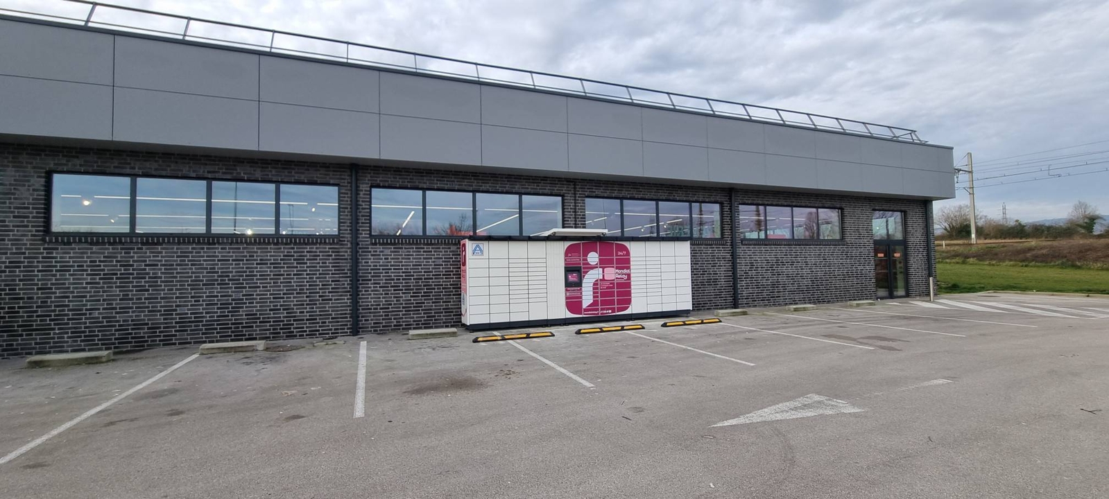 Locker 24/7 Aldi 71000 Varennes-Les-Macon, Champs de la Lie RD D906, 71000 Varennes-lès-Mâcon