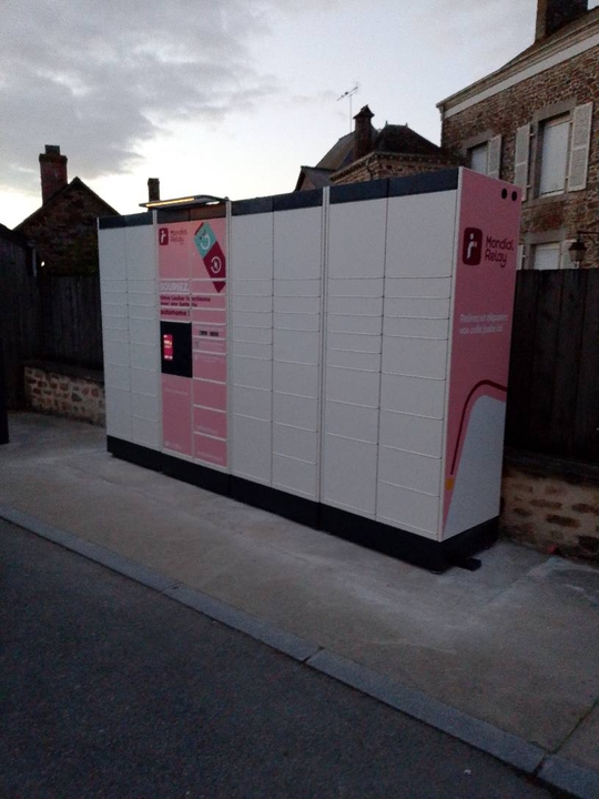 Locker 24/7 Mairie, 2 2 Place des Halles, 35370 Le Pertre
