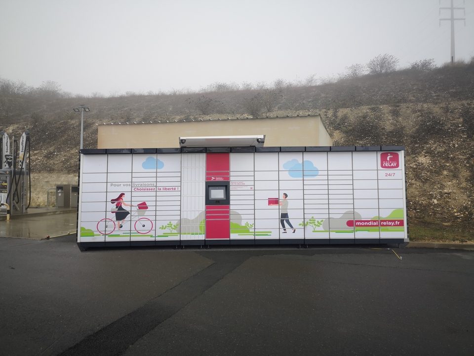 Locker 24/7 Station Total Chas, 10 10 Route de Paris, 86360 Chasseneuil-du-Poitou