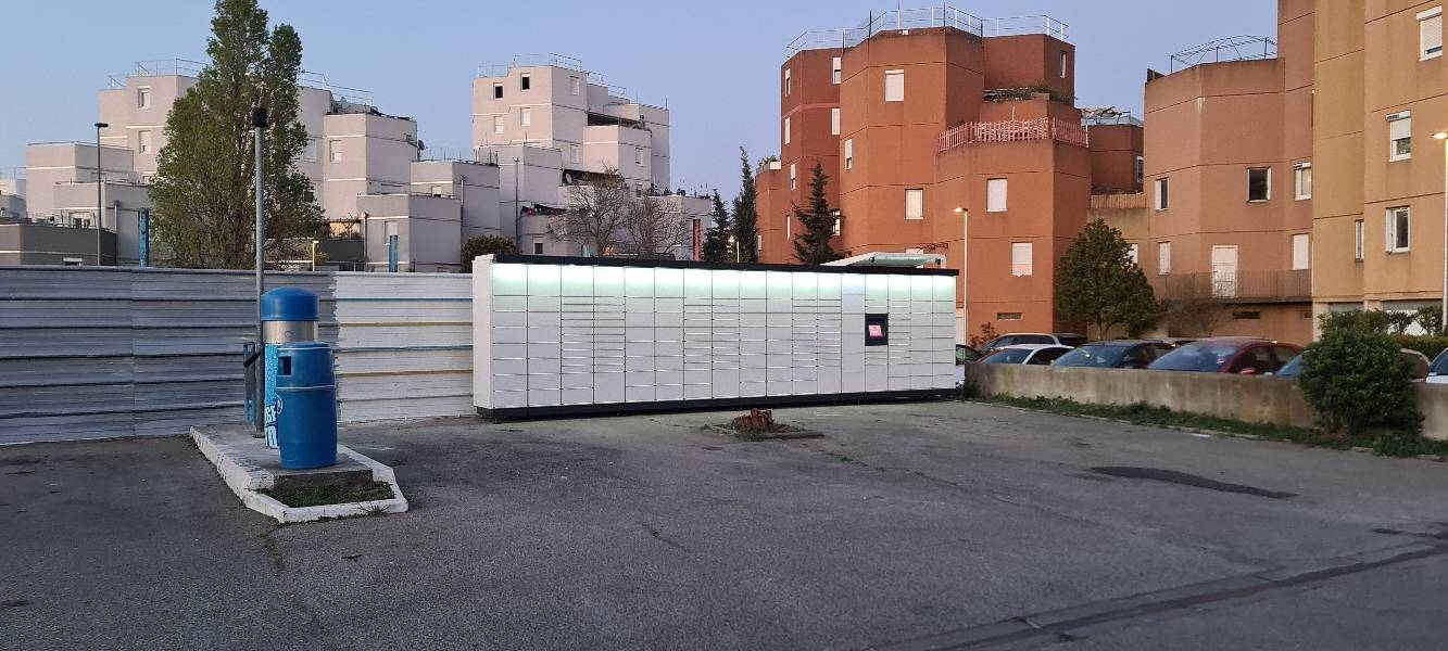Locker 24/7 Station Lavage Lab, Avenue de l'Arc en Ciel, 13140 Miramas