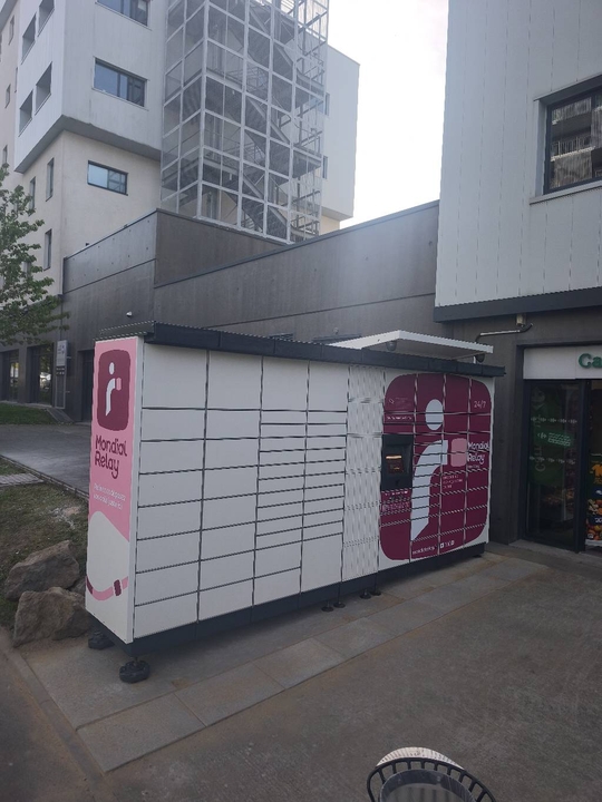 Locker 24/7 Carrefour Express St Herblain, 68/70 68/70 Boulevard Marcel Paul, 44800 Saint-Herblain