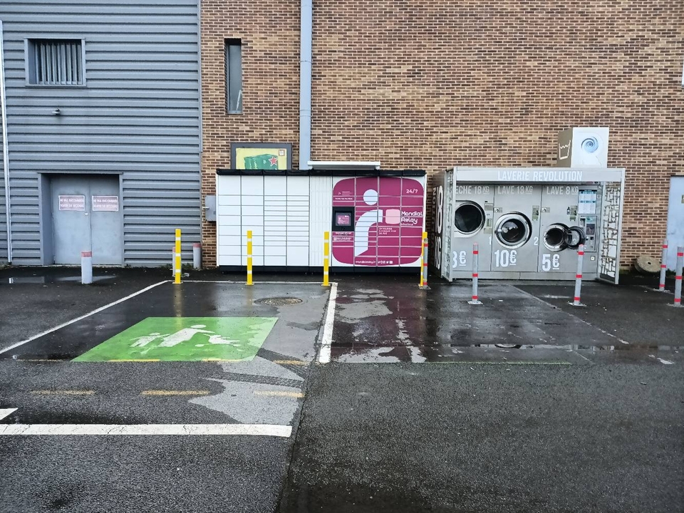 Locker 24/7 Carrefour Market Niort, 80 80 Avenue Saint-Jean d'Angély, 79000 Niort