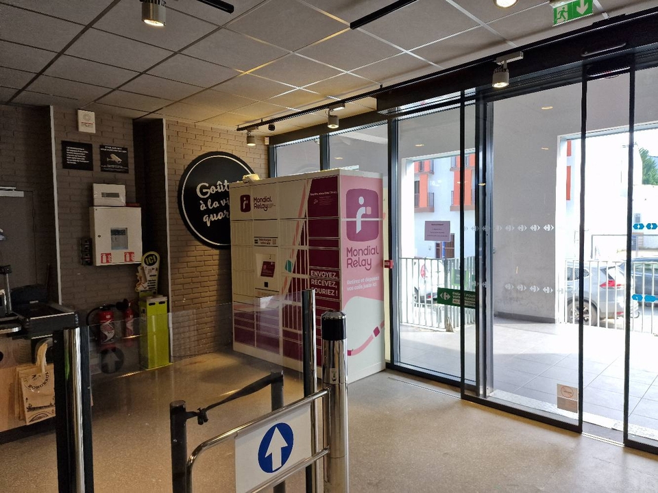 Locker Carrefour Blanqui Bordeaux, 17 21 Rue Blanqui, 33300 Bordeaux
