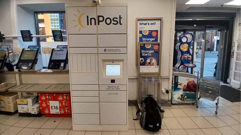 InPost's photo of the locker: InPost UK00192564