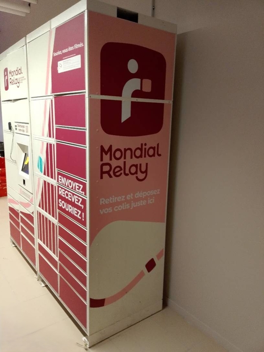 Locker Carrefour Market Beffroi 80000 Amiens, 1 Place du Beffroi, 80000 Amiens, France, 80000 Amiens