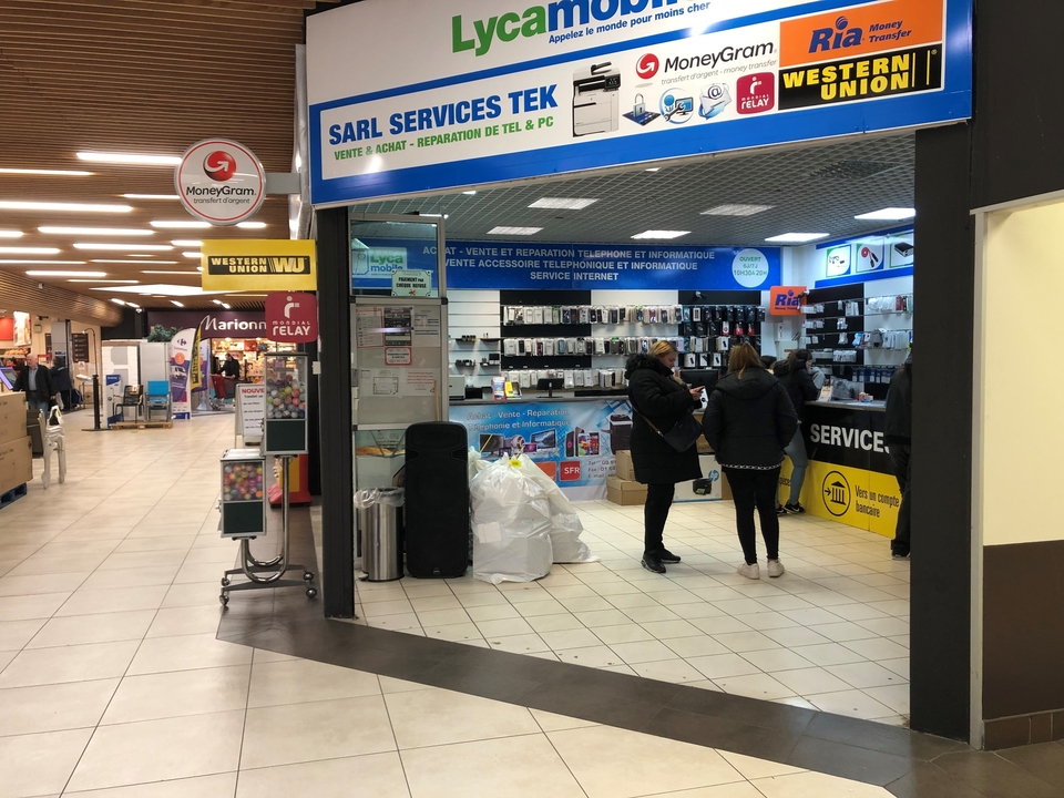 Servicestek en Face des Caisse Carrefour, Chemin des Tourelles Rd257, 91360 Epinay sur Orge