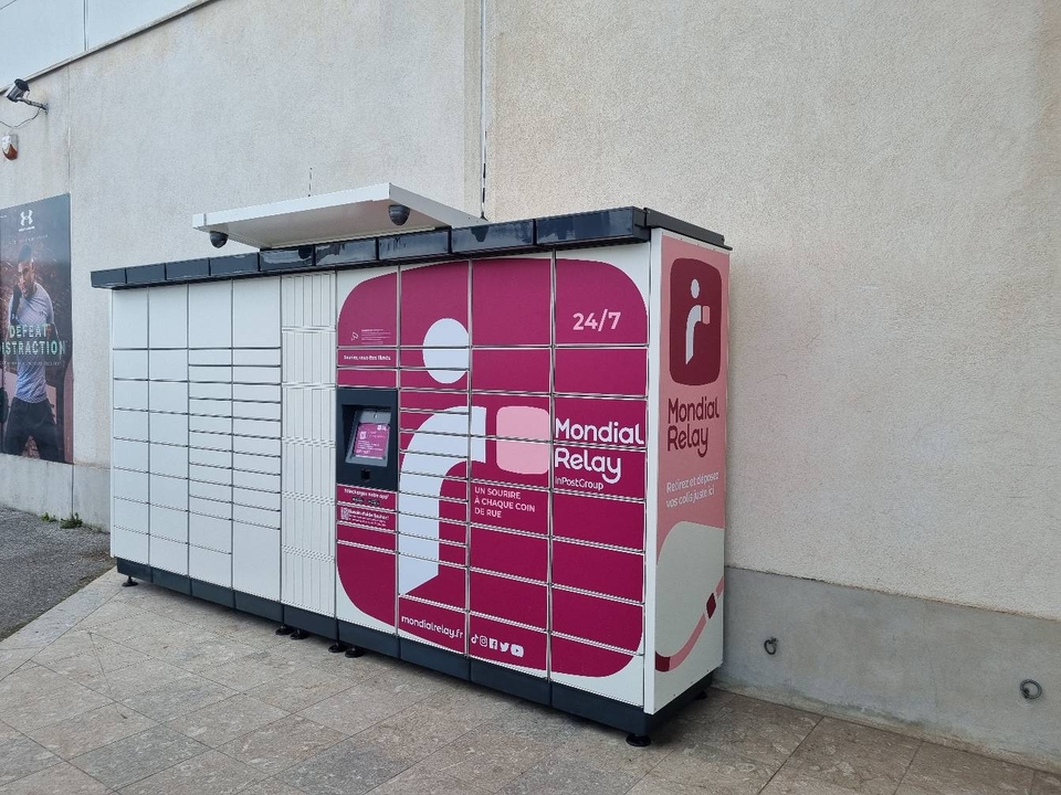 Locker 24/7 Sport 2000 83600 Frejus, 272 Centre Commercial des Arenes, 83600 Fréjus