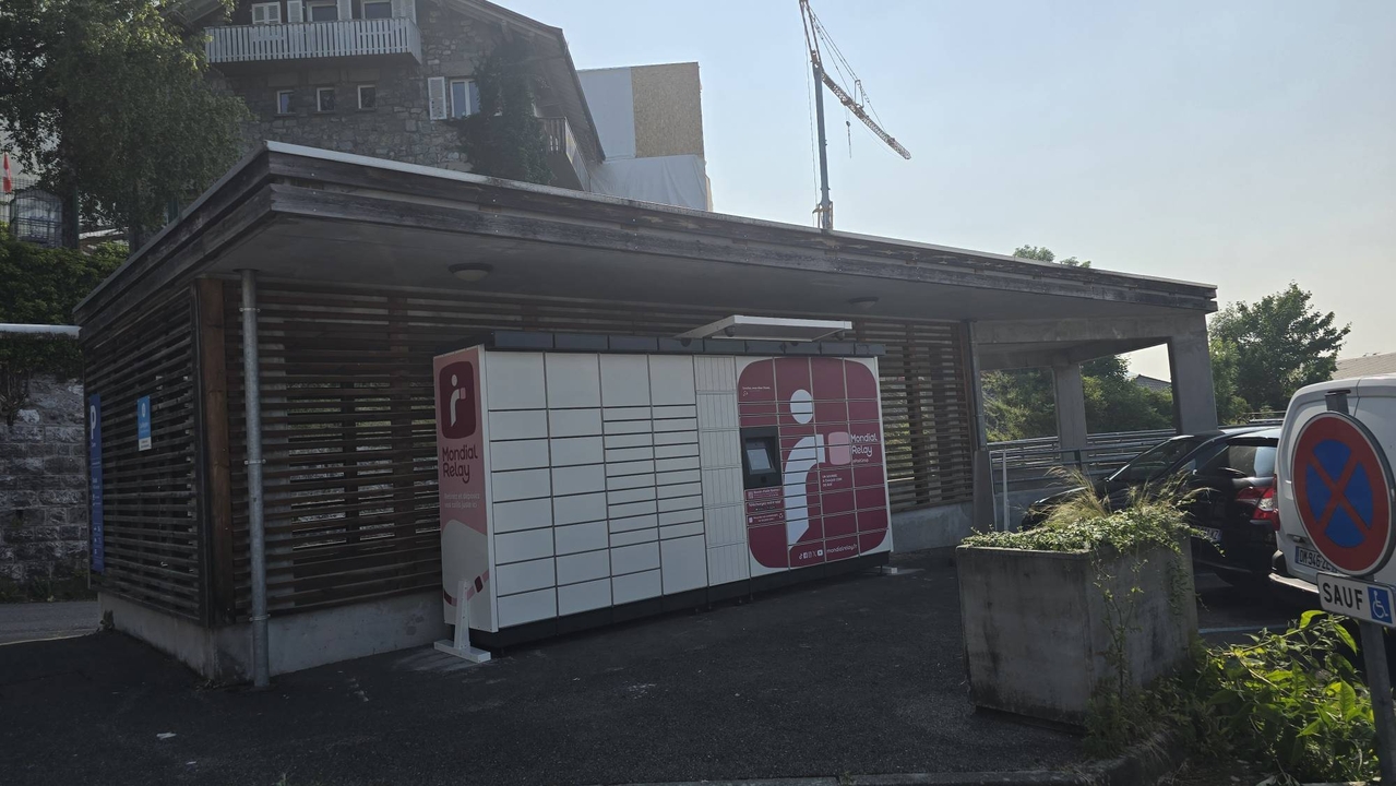 Locker 24/7 Parking du Centre St Gingolph, 10 Route de Novel, 74500 Saint-Gingolph