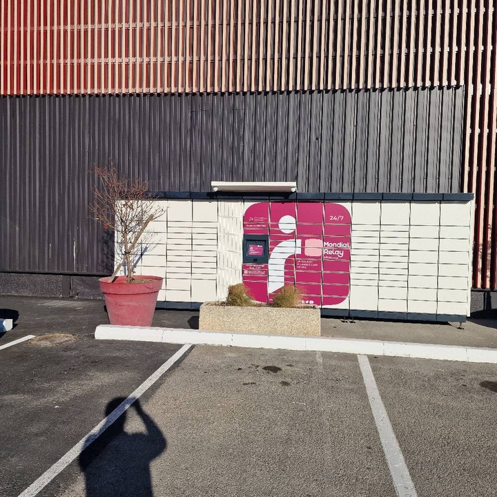 Locker 24/7 Intermarche Narbonne, 10 10 Avenue Maréchal Juin, 11100 Narbonne