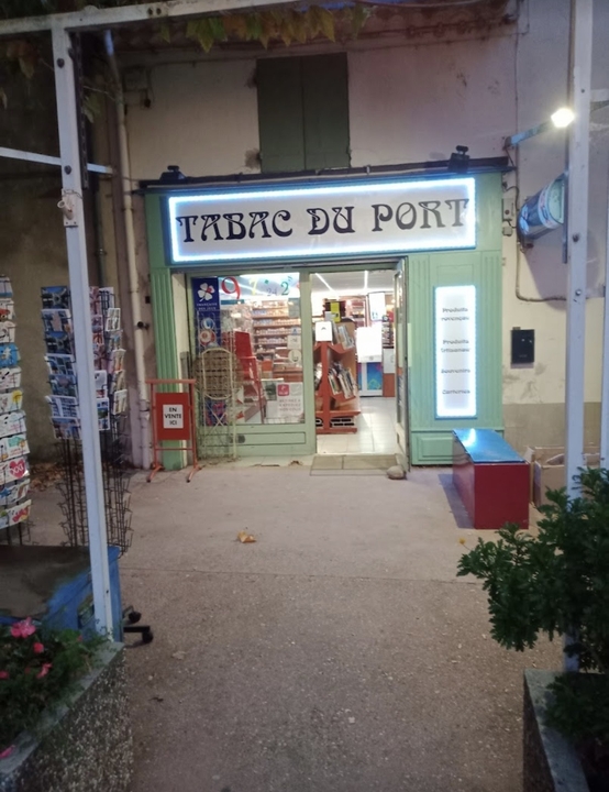Tabac du Port, 18 Place de la Roubine, 07220 Viviers